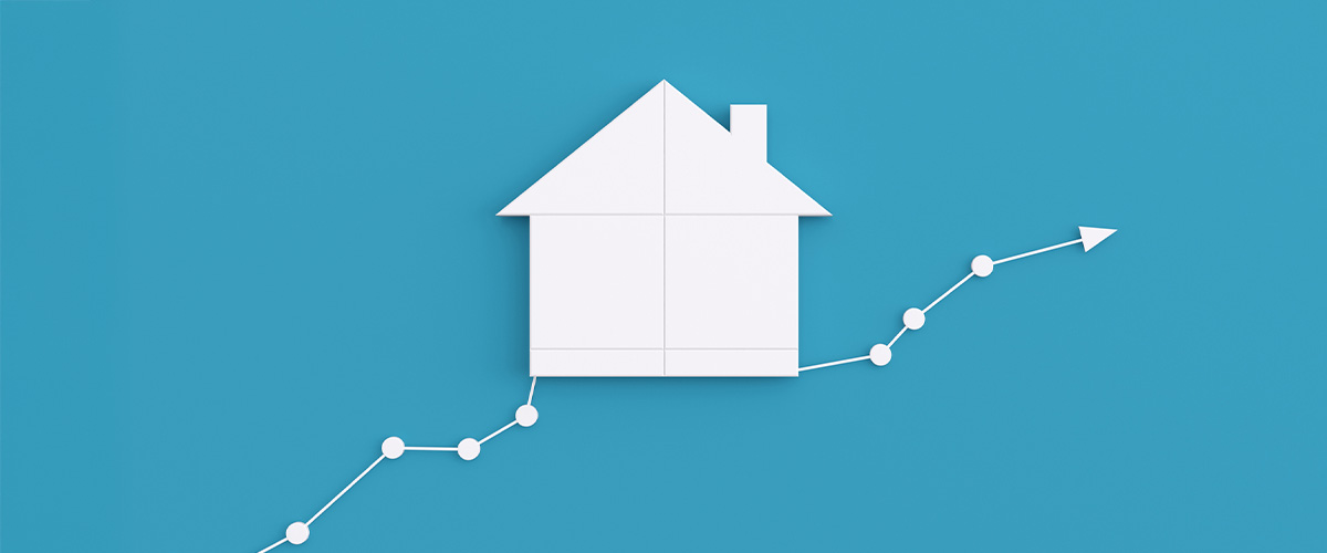 A white house symbol with a white line graph trending upward behind it symbolizing increasing mortgage rates.